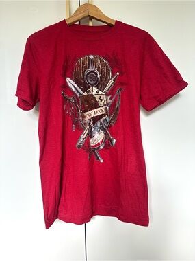 Men's Med Dungeons & Dragons Red Born Lucky Graphic T Shirt Medium